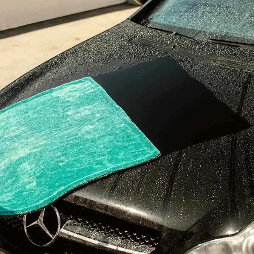 Aqua microfiber cloth drying water off a wet car bonnet streak-free – Motohomies